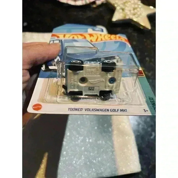 2023 Hot Wheels Tooned Volkswagen Golf MK1 Treasure Hunt - Picture 2 of 2